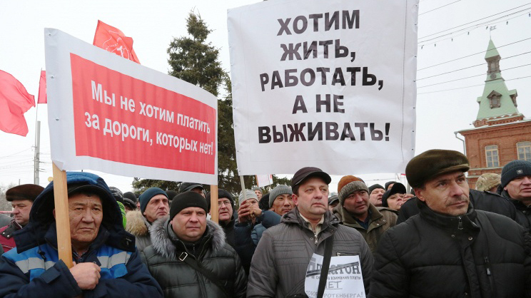 Профсоюзы России считают, что проблемы дальнобойщиков связаны с работой в «теневом» секторе рынка