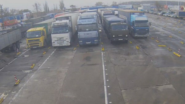 В порту Новороссийска скопилось полсотни грузовиков с грузами из Турции