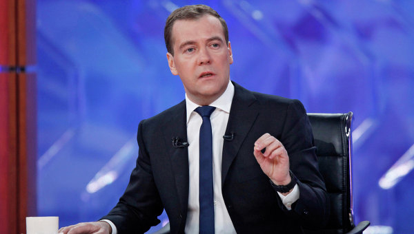 Медведев: Дальнобойщики должны привыкнуть к сборам через «Платон»