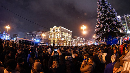 На акцию против платных парковок в Москве пришли несколько сотен человек