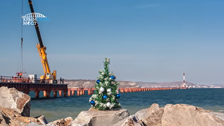 Cтройка Керченского моста в Крым проходит в новогодней атмосфере