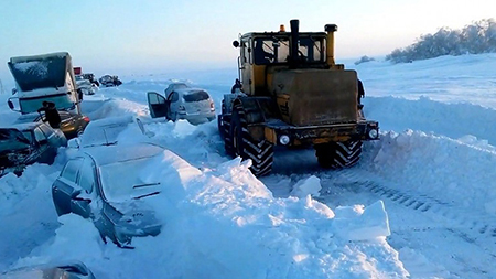 В Оренбурге на дорожников могут завести уголовное дело из-за замерзшего в снежном заторе водителя