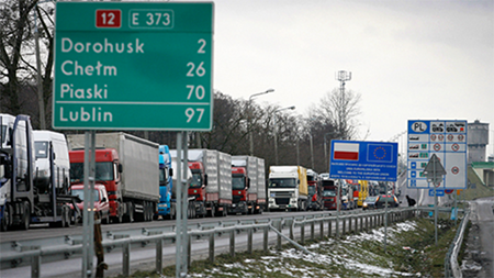 Все польские грузовики вернулись из России в Польшу