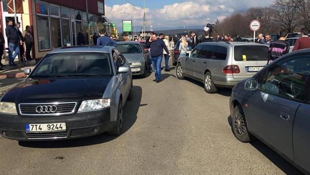 Автомобили с иностранными номерами заблокировали движение на украинско-словацкой границе