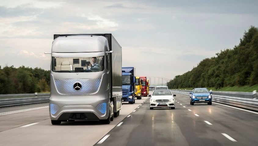 На дорогах Великобритании будут испытывать колонны беспилотных грузовых автомобилей