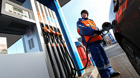 Дворкович: рост цен на бензин в России в 2016 г. будет в пределах инфляции в 7-7,5%