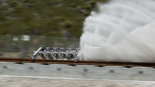 Видео: В США успешно испытали вакуумный поезд