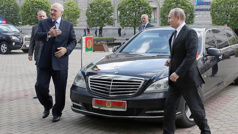 Путин предложил Беларуси наращивать свои поставки продуктов в Россию, а не пропускать санкционные