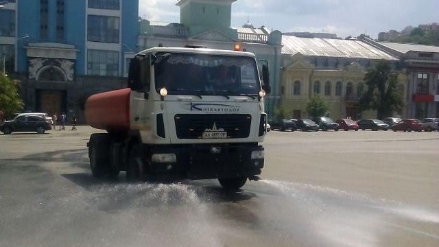 В Киеве из-за жары ограничено движение грузовиков