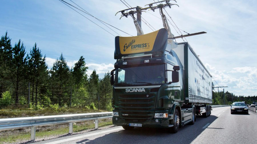 В Швеции открыли первую в мире дорогу для фур с 