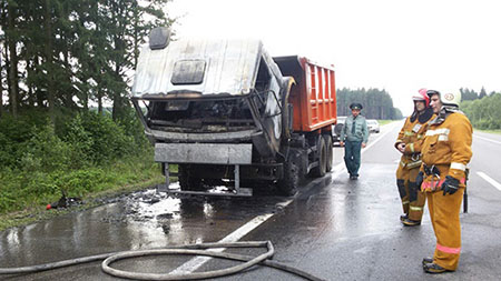 На М6 загорелся МАЗ с зерном: грузовик самовольно завелся