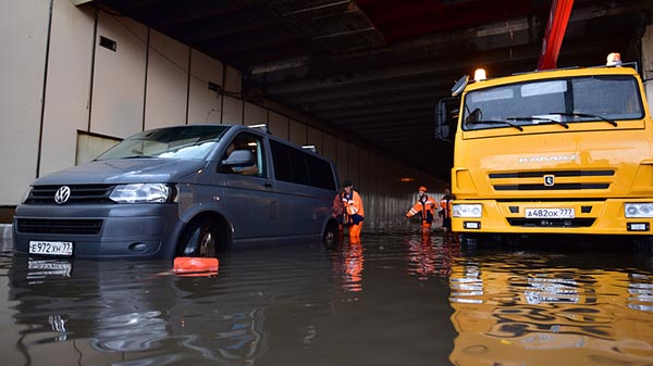 В Москве Яуза вышла из берегов, затоплены несколько улиц
