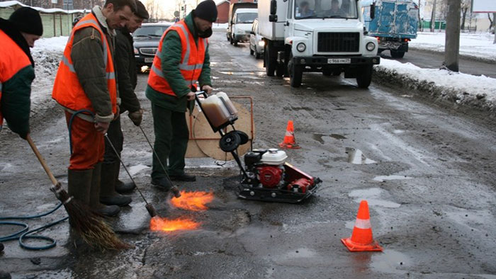 В России начало фингода предложили пересмотреть из-за ремонта дорог