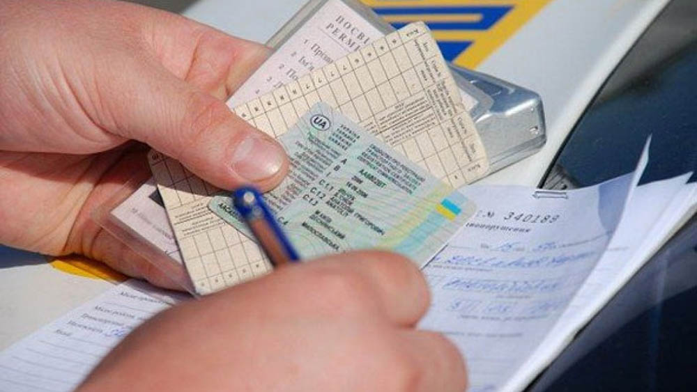 Кабмин Украины продлил срок ввода лицензирования международных автоперевозок