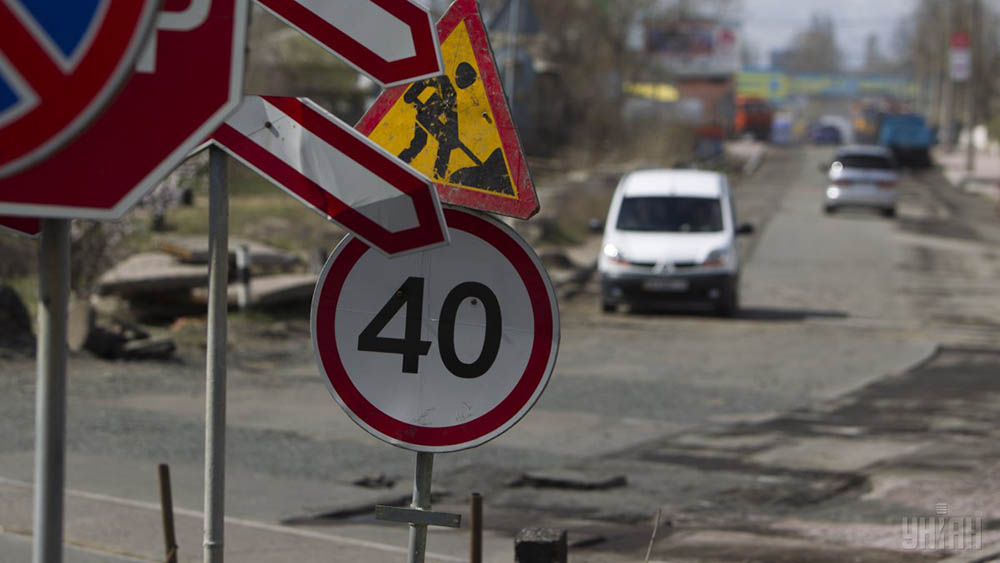 «Укравтодор» жалуется, что местные власти не дают денег на ремонт дорог
