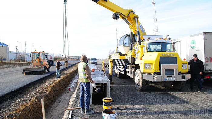 «Укравтодор» хочет дополнительно привлечь подрядчиков для ускорения ремонта дороги Киев-Одесса