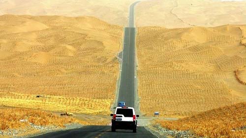 В Китае построена самая длинная в мире дорога через пустыню