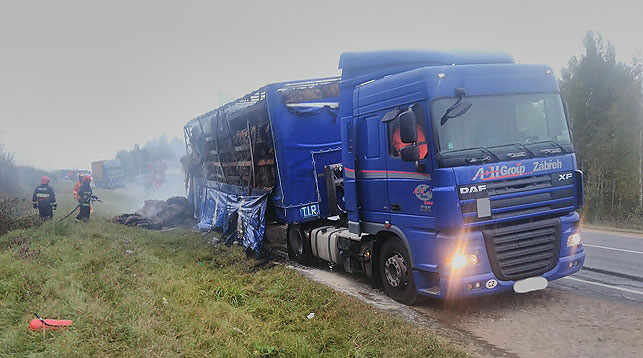 В Воложинском районе горел грузовик с льноволокном
