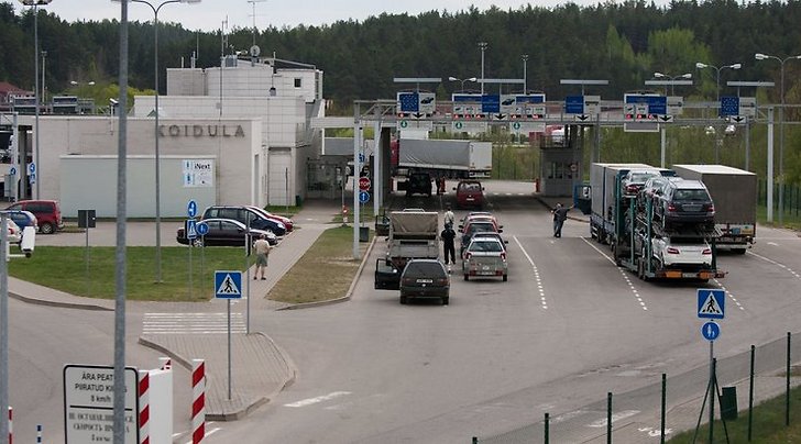 Дальнобойщиков хотят заставить декларировать объем топлива в баке на въезде в Латвию