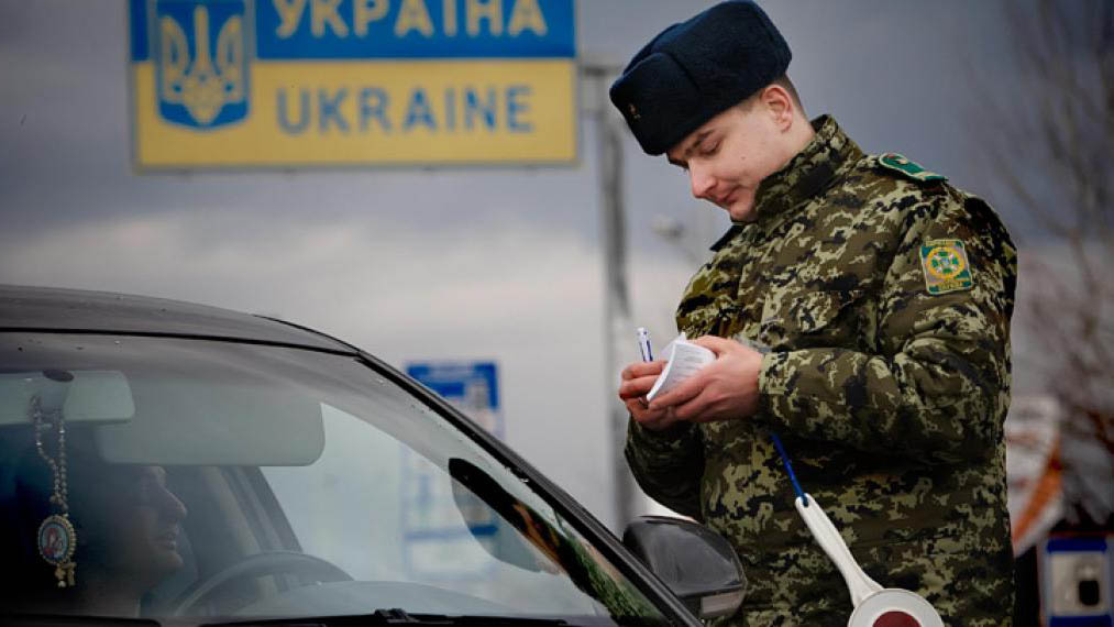 Украинские пограничники обстреляли водителя, который удирал в Беларусь