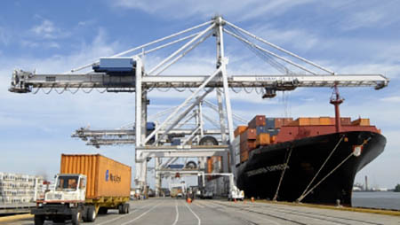 Основная доля грузов из морских портов России перевозится автомобильным транспортом