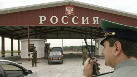 На границе России и Азербайджана устранили гигантский затор из фур