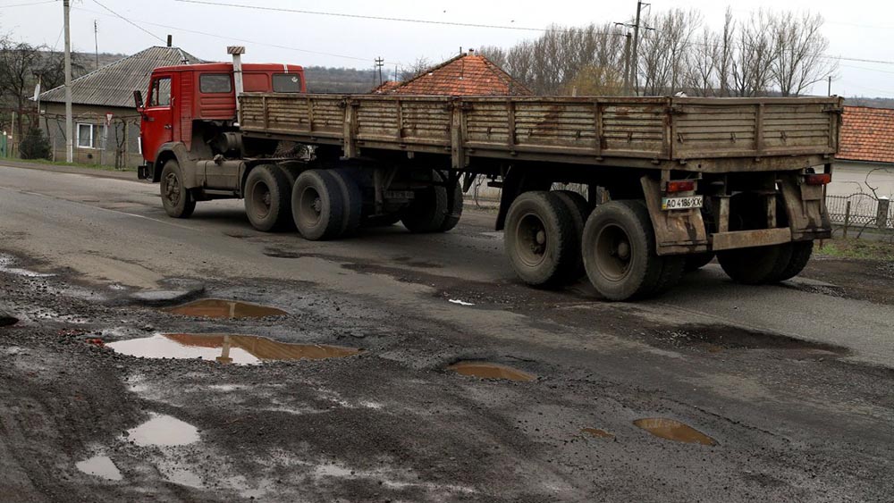 В Украине дороги местного значения передадут региональным властям с 2018 года