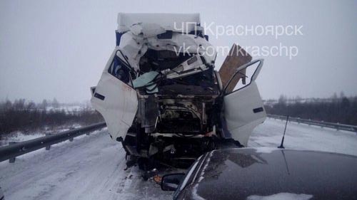 Две фуры столкнулись на трассе Р-255 Сибирь под Ачинском: один человек погиб, двое пострадали