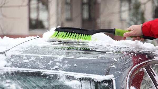 Эхо «Даниеллы»: минчан официально обязали убирать снег вокруг машин