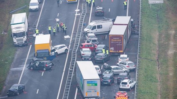 Пять человек погибли в результате ДТП с участием 30 автомобилей во Франции