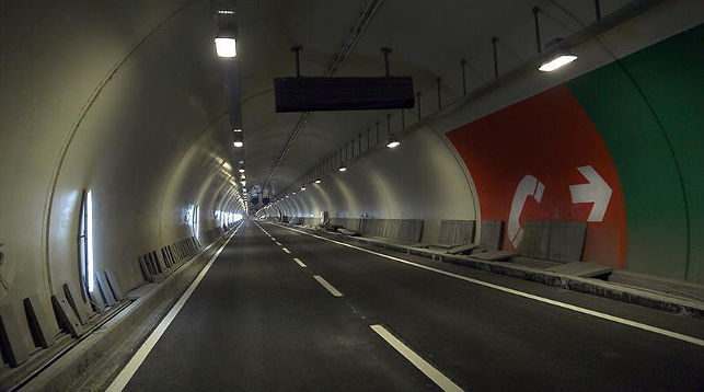 В Стамбуле открыт автомобильный тоннель под проливом Босфор