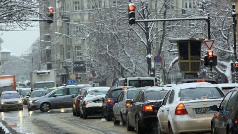 В Болгарии из-за снегопада остановлено движение фур