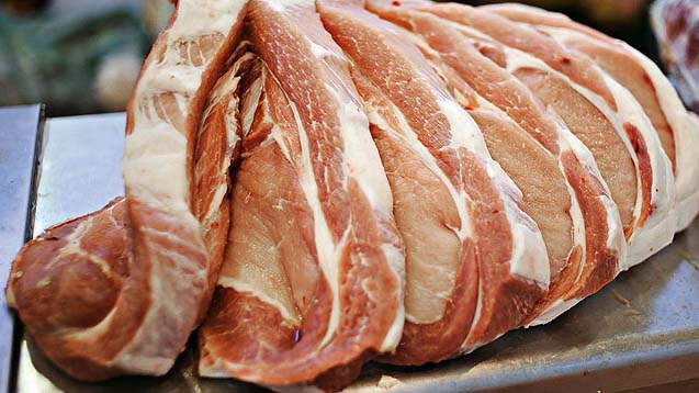 Беларусь временно ограничивает ввоз свинины из Украины и мяса птицы из Германии