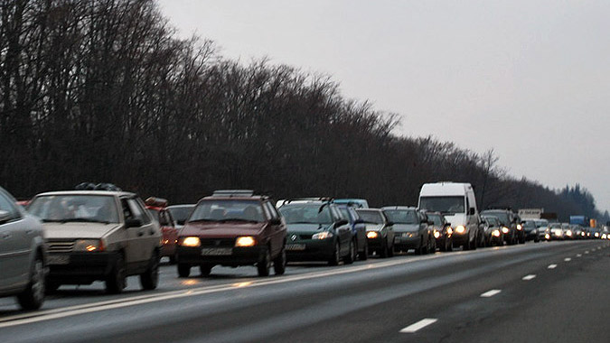 Водителям на участках трассы Минск-Гродно рекомендуют ездить с включенным светом фар