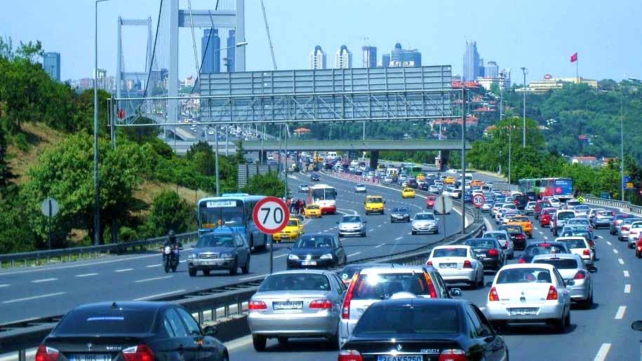 В Турции запретили выезд из страны автомобилям, не оплатившим проезд по платным дорогам и мостам