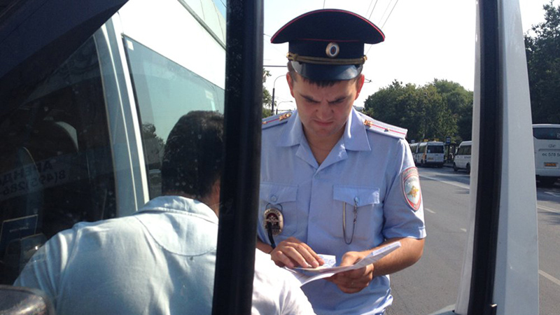 С 1 июля водители с иностранными правами лишатся работы в России