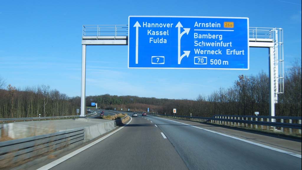 В Германии принят закон о дорожном сборе для всех автовладельцев
