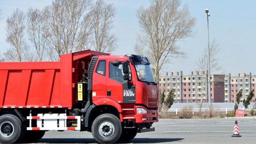 Компания FAW показала в действии беспилотные тяжелые грузовики