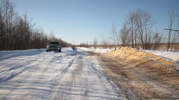 Уральские прокуроры поехали проверять дорогу в поселке. Но застряли по пути