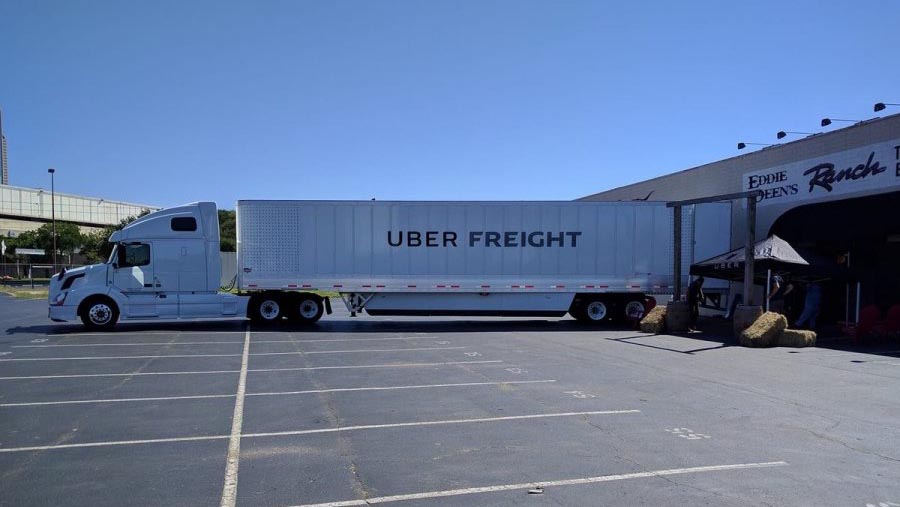 Компания Uber представила фото первого грузовика Uber Freight