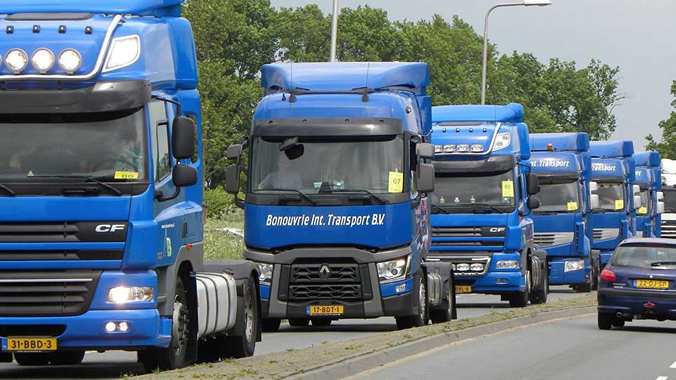 В Эстонии обсуждают налог на грузовики и отмену техосмотра на островах