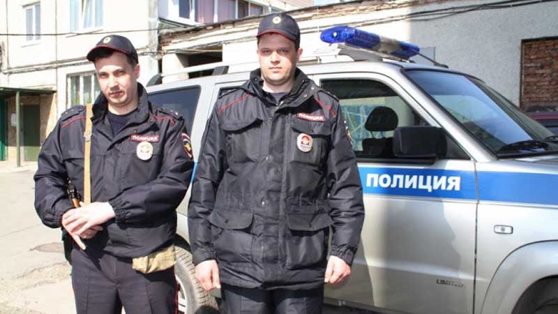 Трех дальнобойщиков задержали на МКАД из-за «флагов и картинок с Медведевым»