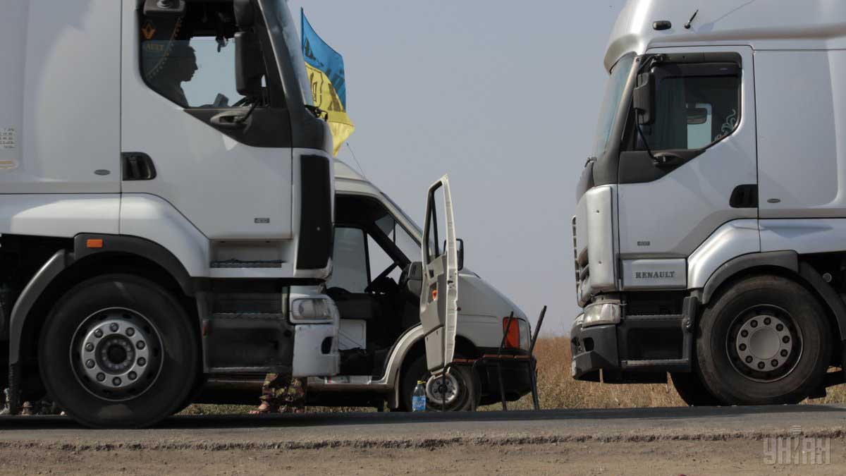 Украинским дальнобойщикам не дают разрешений на международные перевозки