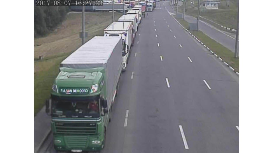 Около 450 грузовиков скопилось на границе Беларуси с Литвой и Латвией после выходных