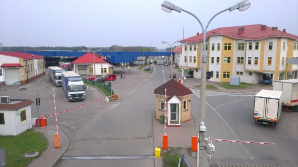 На границе с Польшей, в пункте пропуска Бобровники начался ремонт дороги