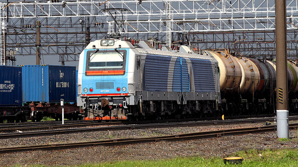 Молодечно – Кяна: электровоз повел грузовой поезд из Беларуси в Литву