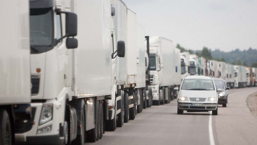 Почти тысяча грузовиков скопилась на границе с Литвой