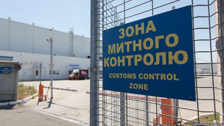 Кабмин Украины одобрил упрощение досмотра грузов на таможне