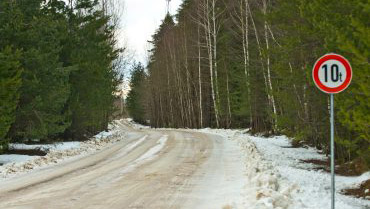 В Латвии введены ограничения по массе грузовиков на грунтовых дорогах
