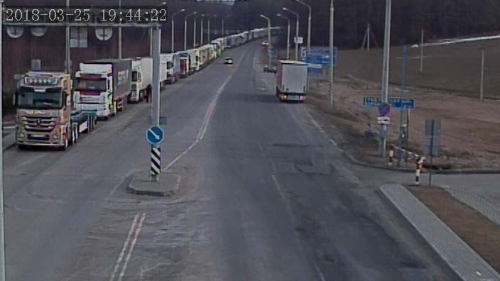 Очереди на границе растут: более 2000 грузовиков ожидают выезда из Беларуси